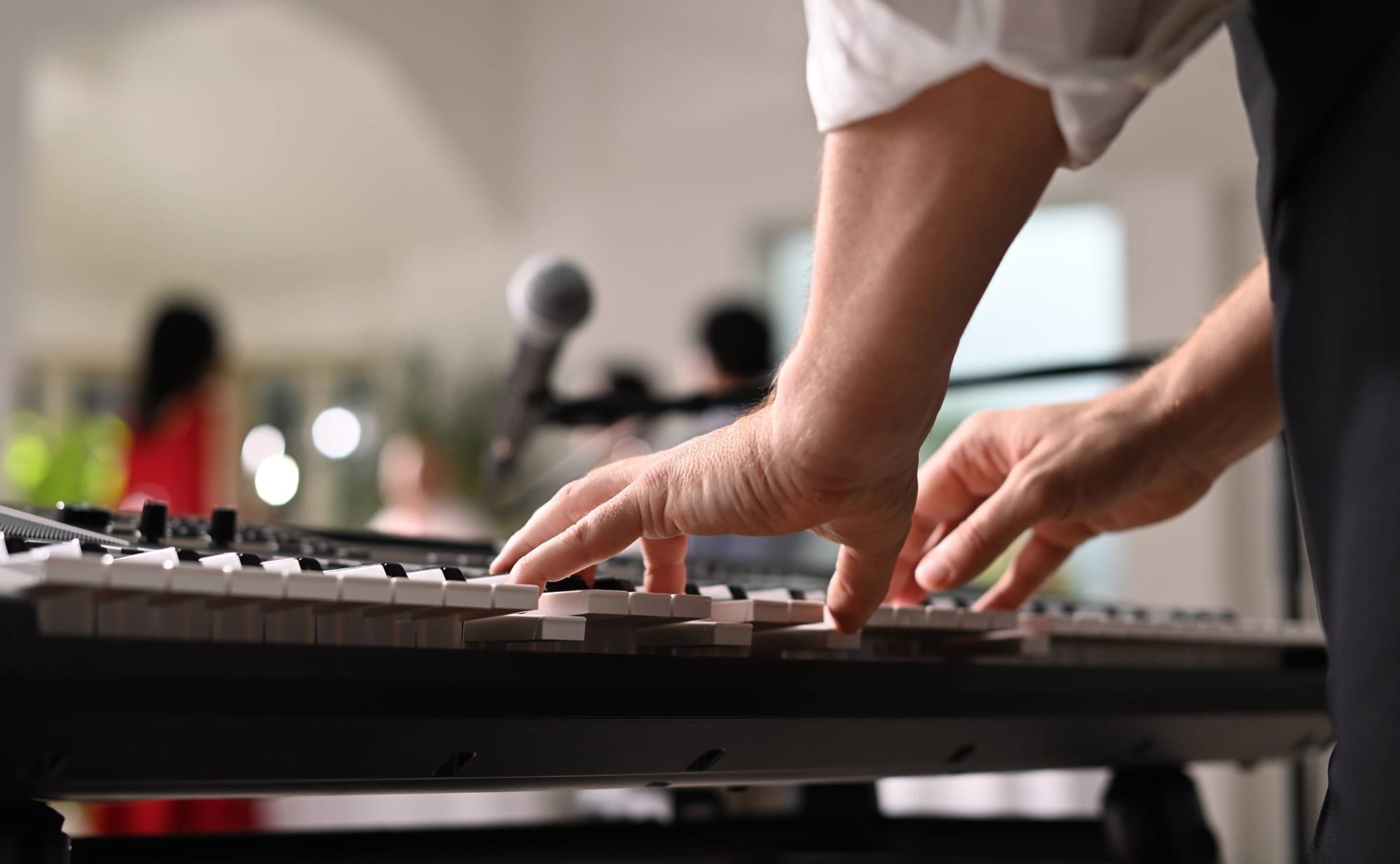 Yamaha Arranger Workstation PSR-SX920 being played at a party venue.