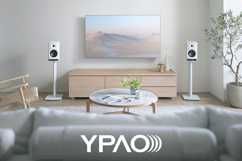 NX-70A placerad i förgrunden och YPAO-logotypen