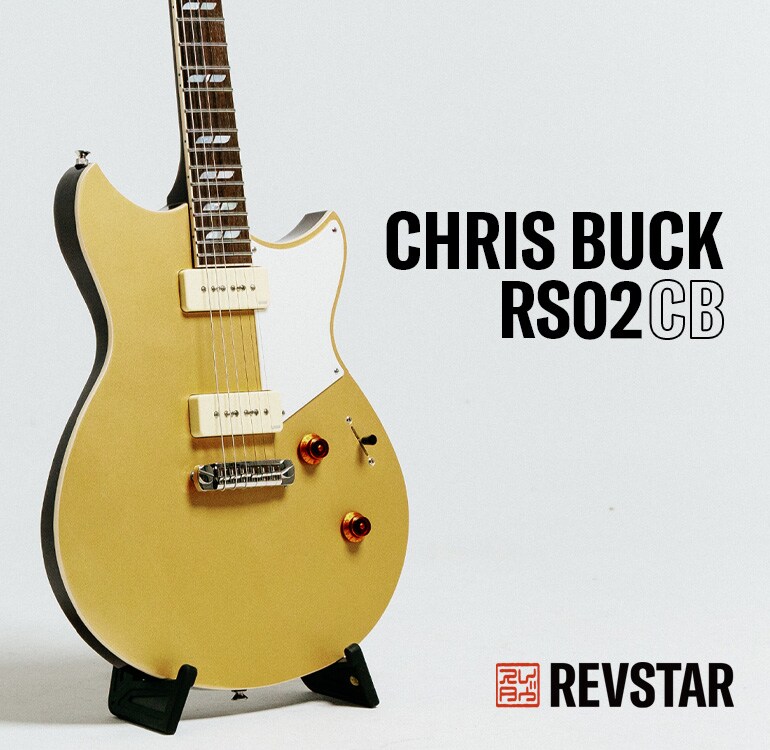 En konceptbild av RS02CB-gitarren på golvet