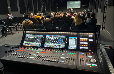 São Paulo training facility with digital mixing consoles and attendees in a professional audio training room.