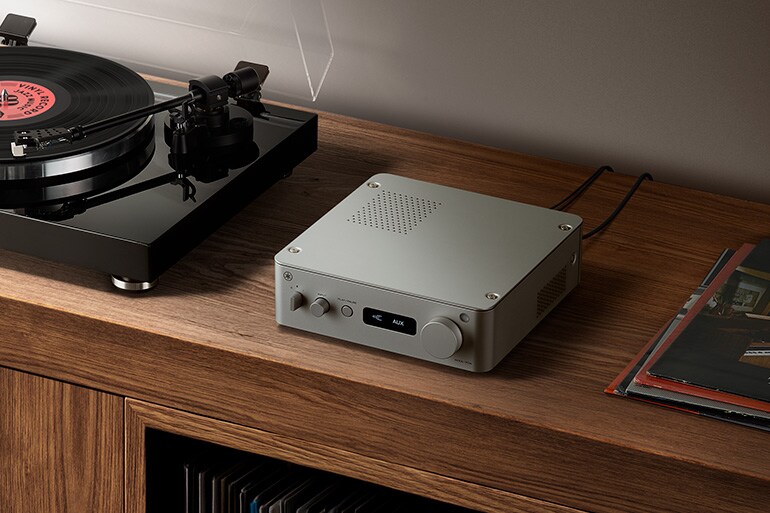 Yamaha WXA-70A connected to a turntable