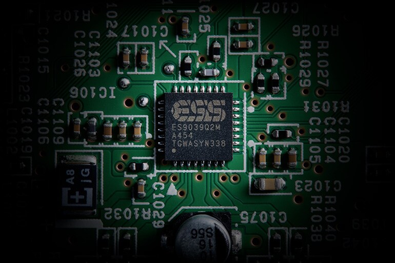 ESS SABRE ES9039Q2M DAC on the WXC-70A circuit board