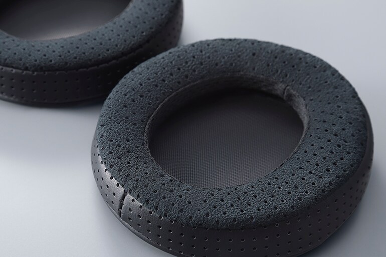 Earpads of the YH4000 headphones