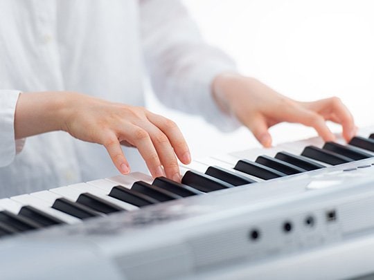 Anslagskänsligt klaviatur ger uttrycksfull dynamisk kontroll