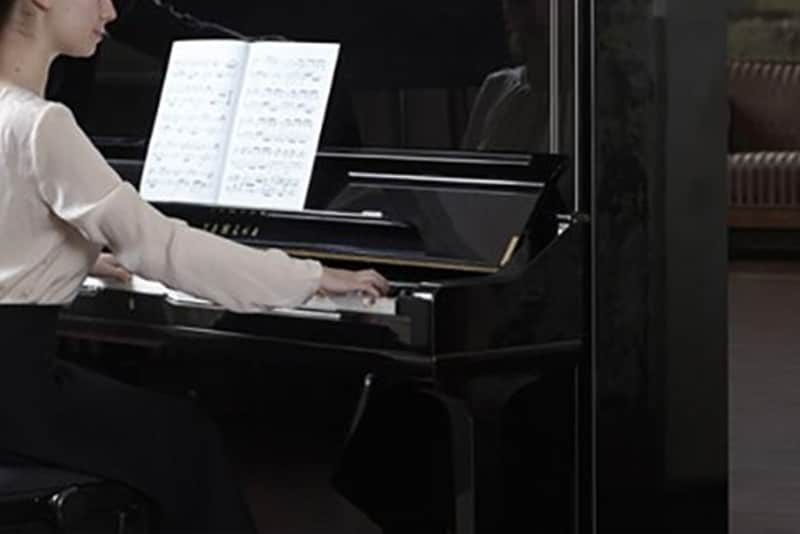 [Bild] Yamaha upprättstående piano