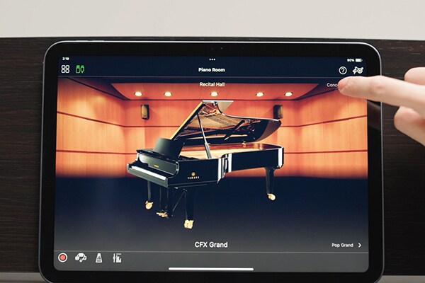 En surfplatta som visar appen Smart Pianist under användning